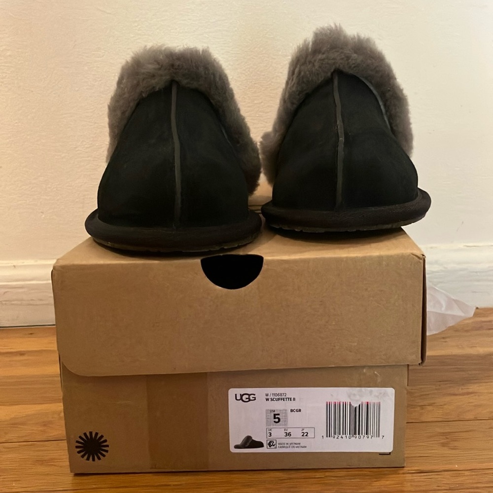 New UGG Women’s Black Scuffette II Size 5